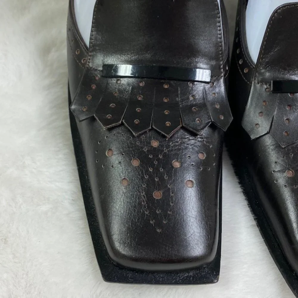 Stuart Weitzman Closed Toe Slide On Leather Heels, size‎ 7 N